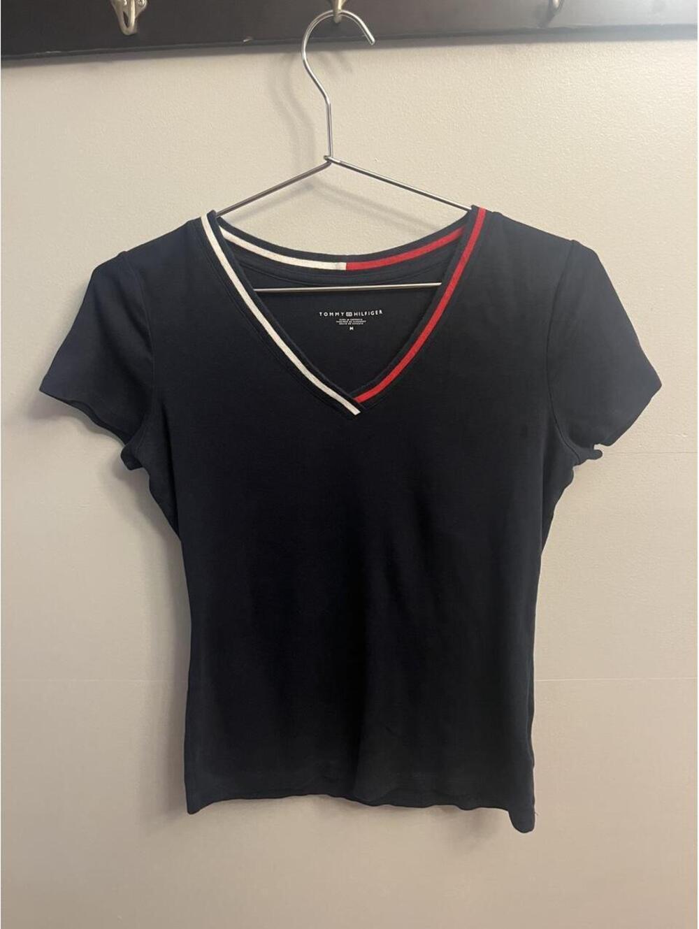 Tommy Hilfiger Women's Navy and Blue Tshirt